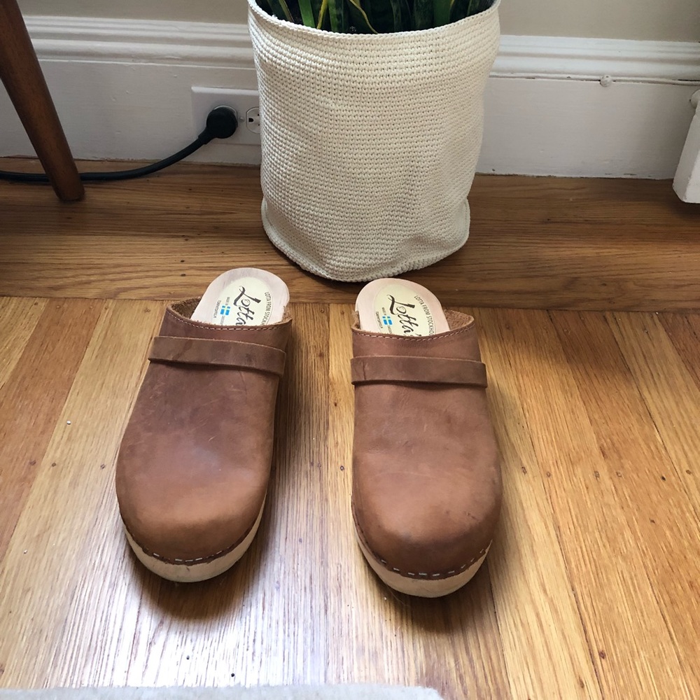 Lotta clogs